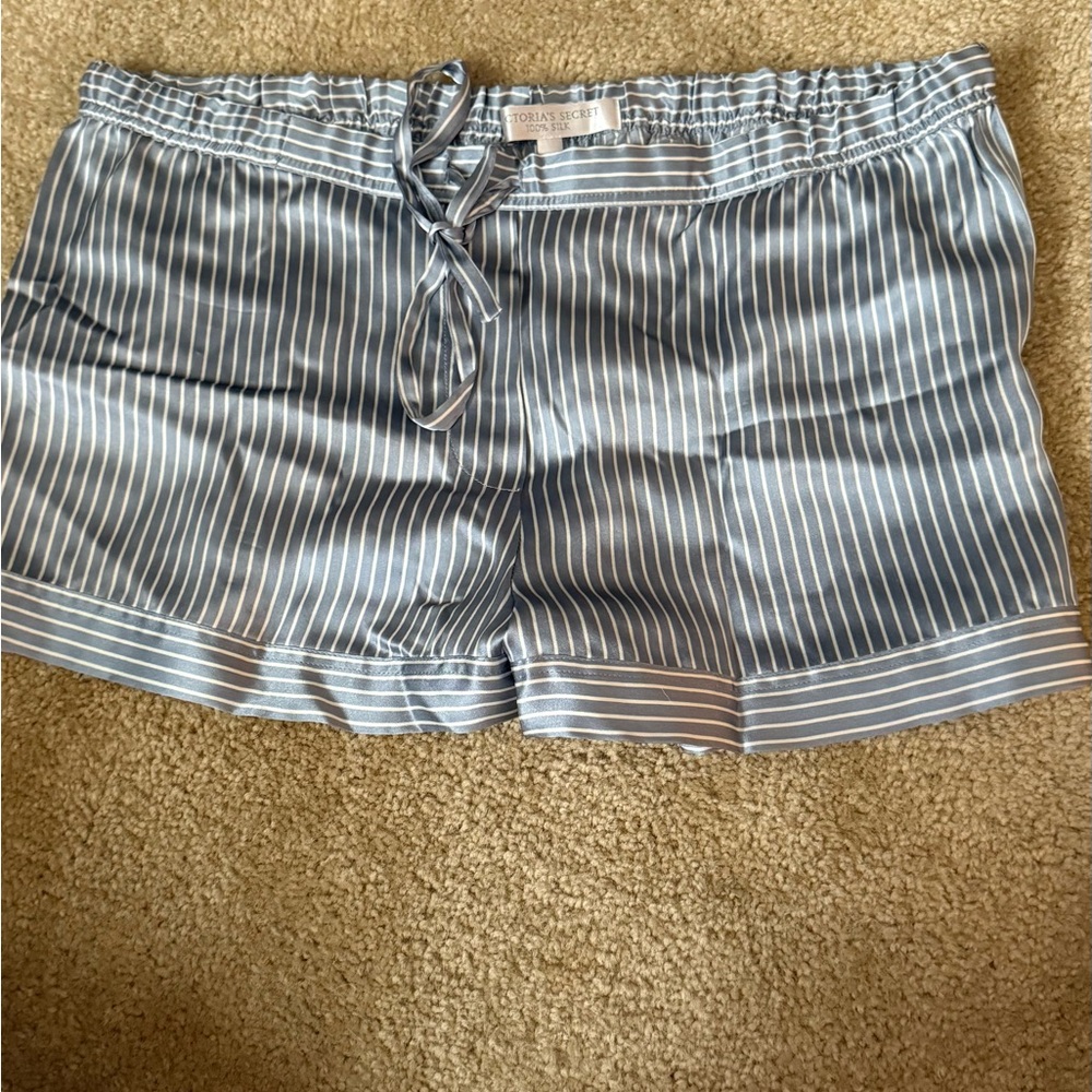 Victoria Secret Women's Blue Striped Shorts 100% silk - M
NWOT